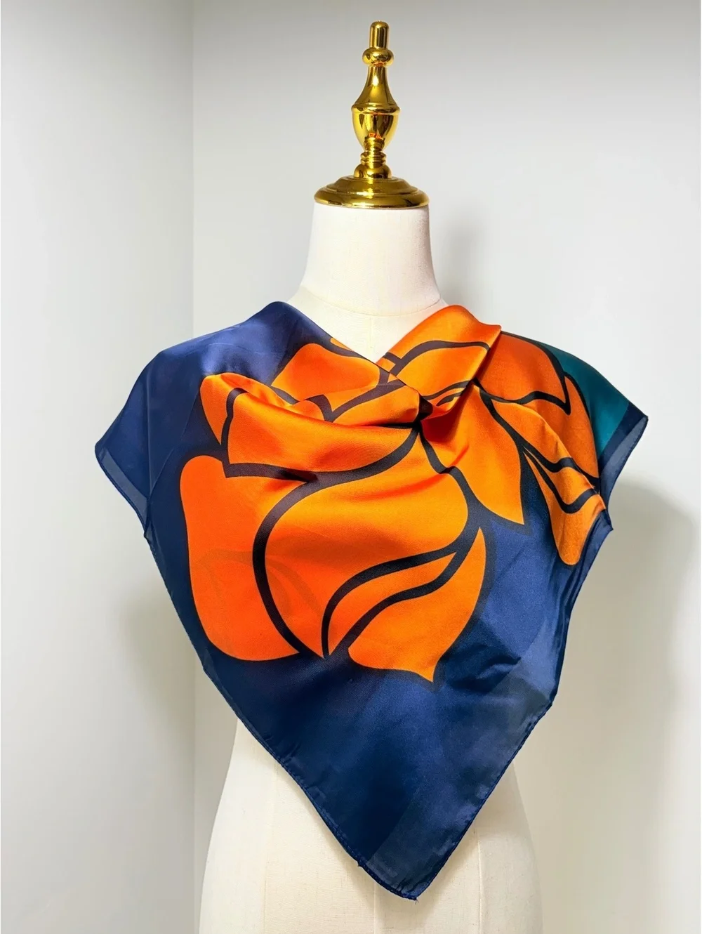 Elegant Floral Pattern Scarf in Vibrant Orange and Teal
